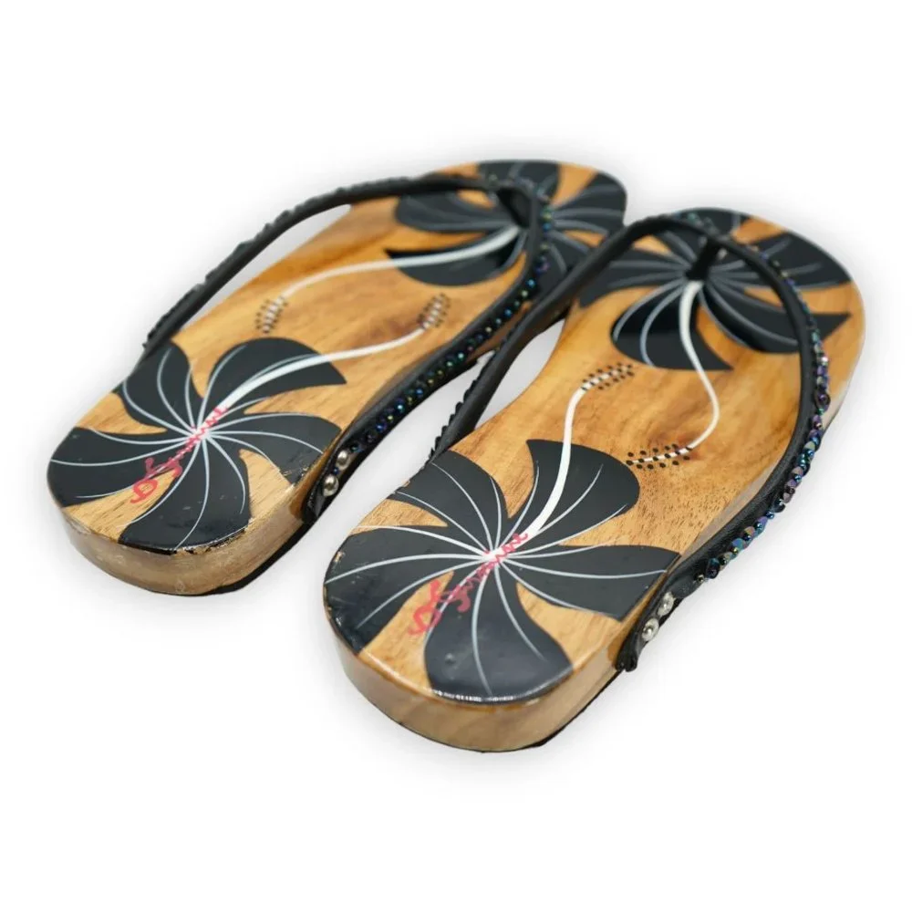 VTG Hawaiian lacquer‎ wood handpainted flowered flip flop sandals Sz 6 - 6.5